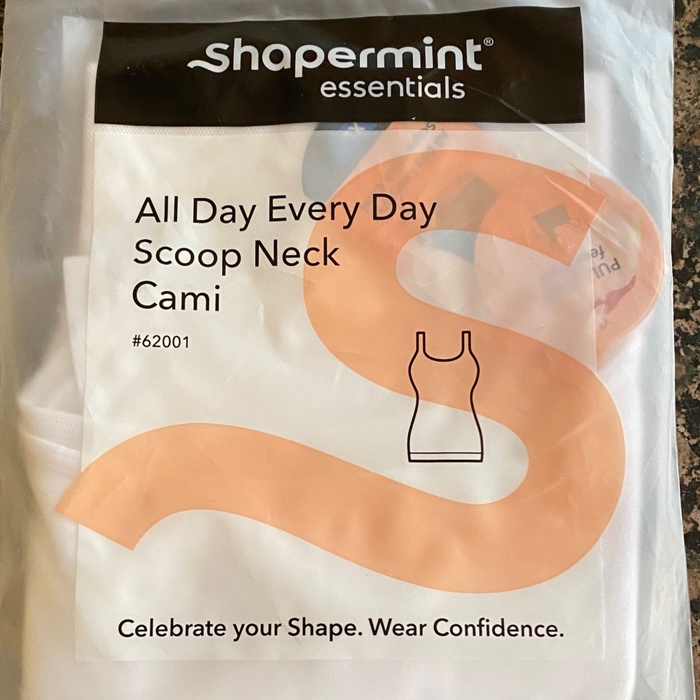 Shapermint Essentials White Scoop Neck Cami